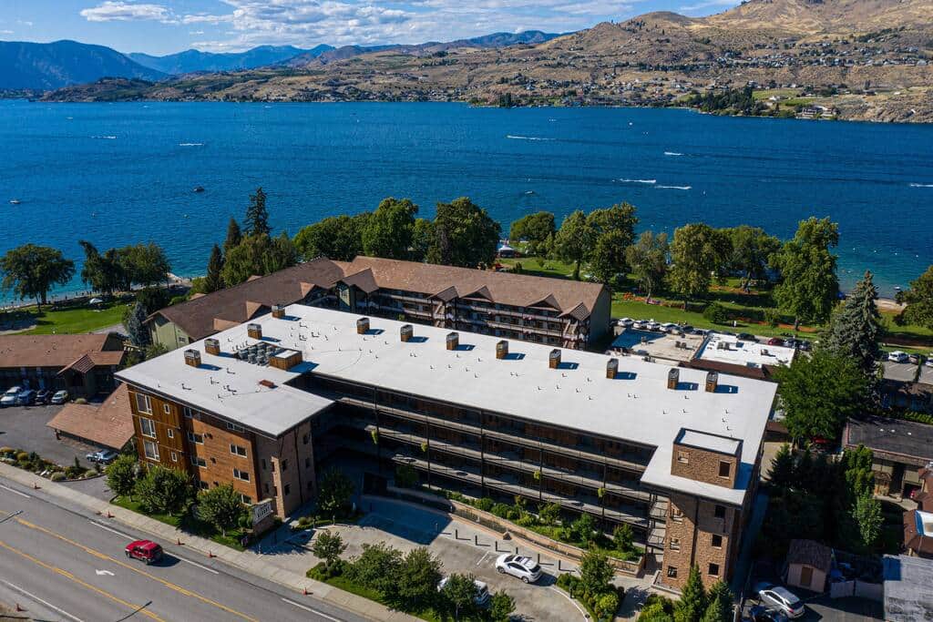 Lake Chelan Luxury Condo Heated Pool, Hot Tub, BBQ Apartment in Chelan