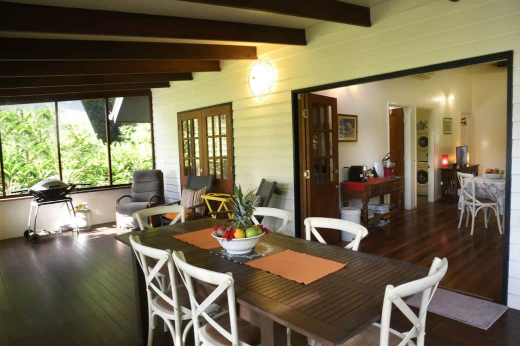 Lillypads Yellow Cottage - Verandah dining is fully screened.