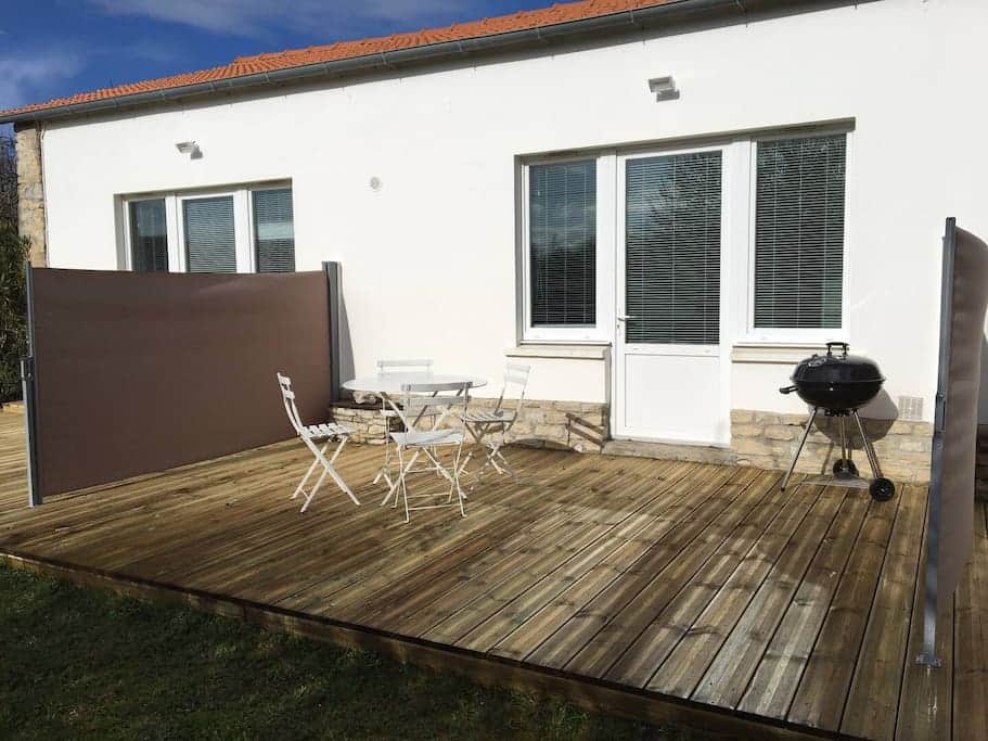 Les Figuiers N°2 - Terrace in front of the apartment