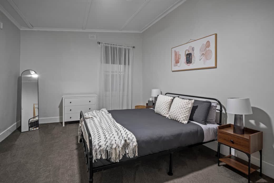 Bedroom 3 (opposite Lounge ) Bedroom 3 (opposite Lounge )