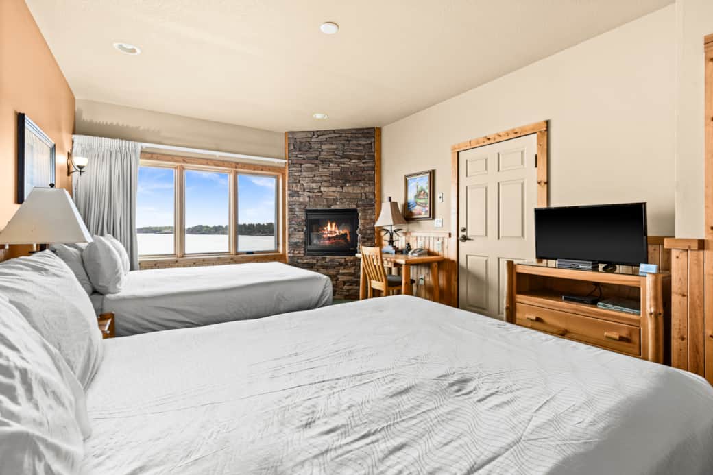 plush queen beds for a lakeside stay