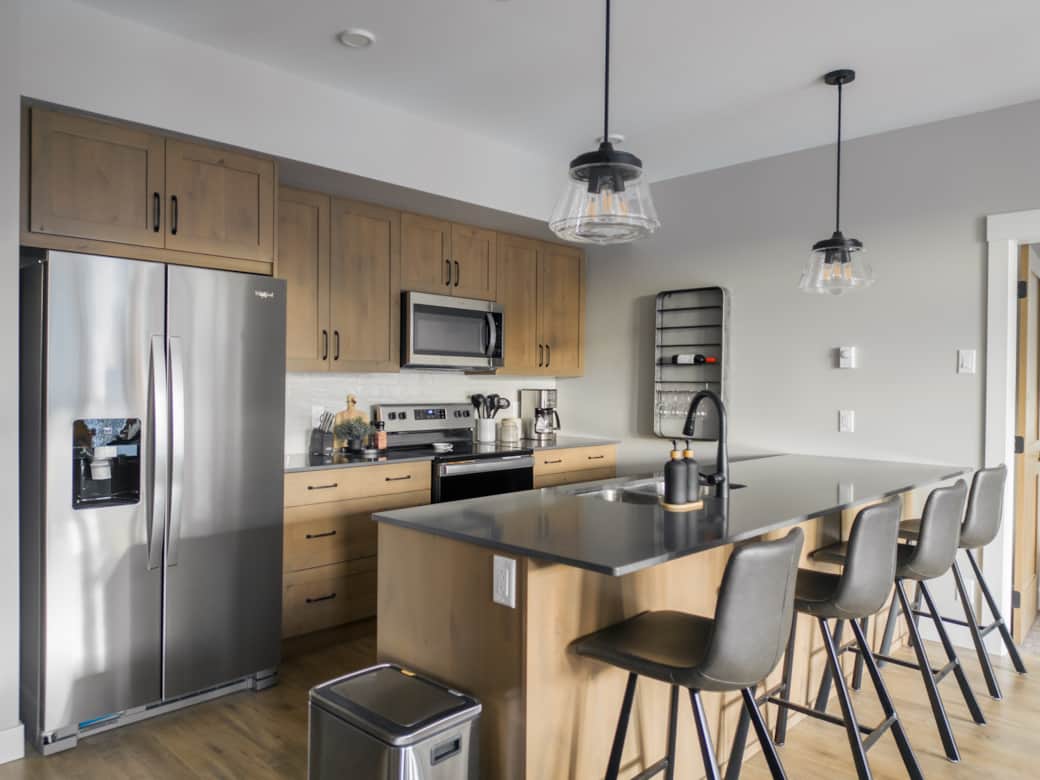 Large island for dining