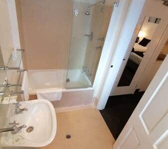 Bathroom & Toilet