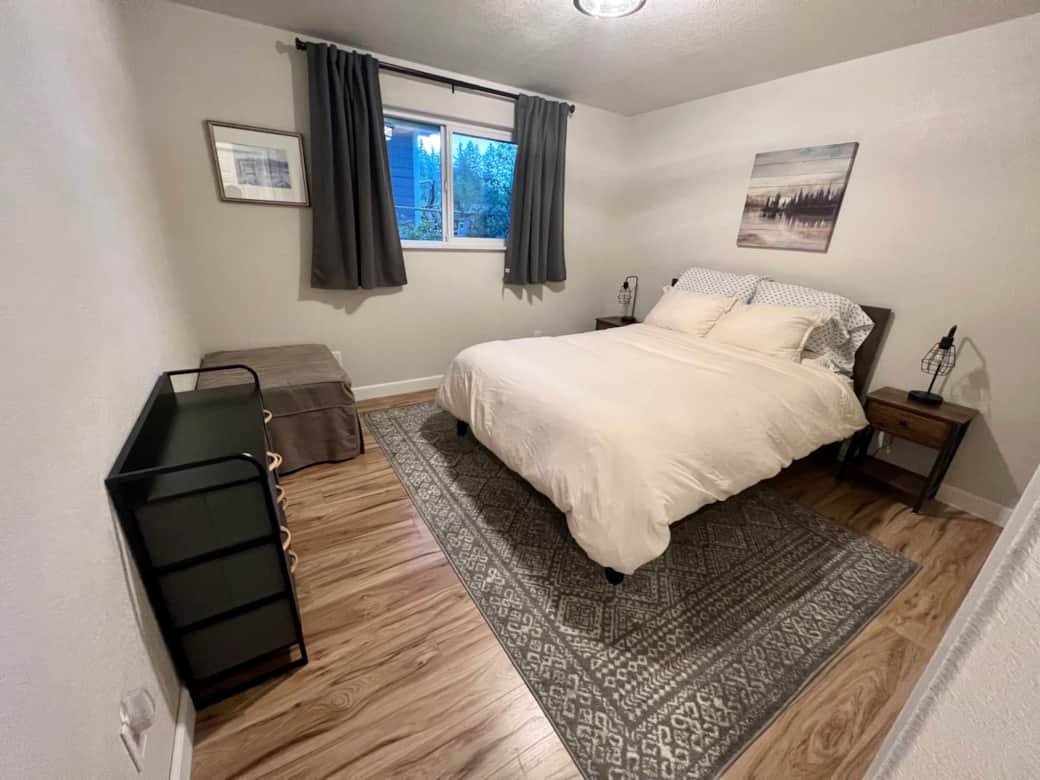 Queen bedroom Queen bedroom
