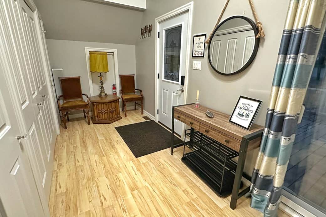 Welcoming front entrance with seating, storage space, and a stylish console table to make arrivals easy.