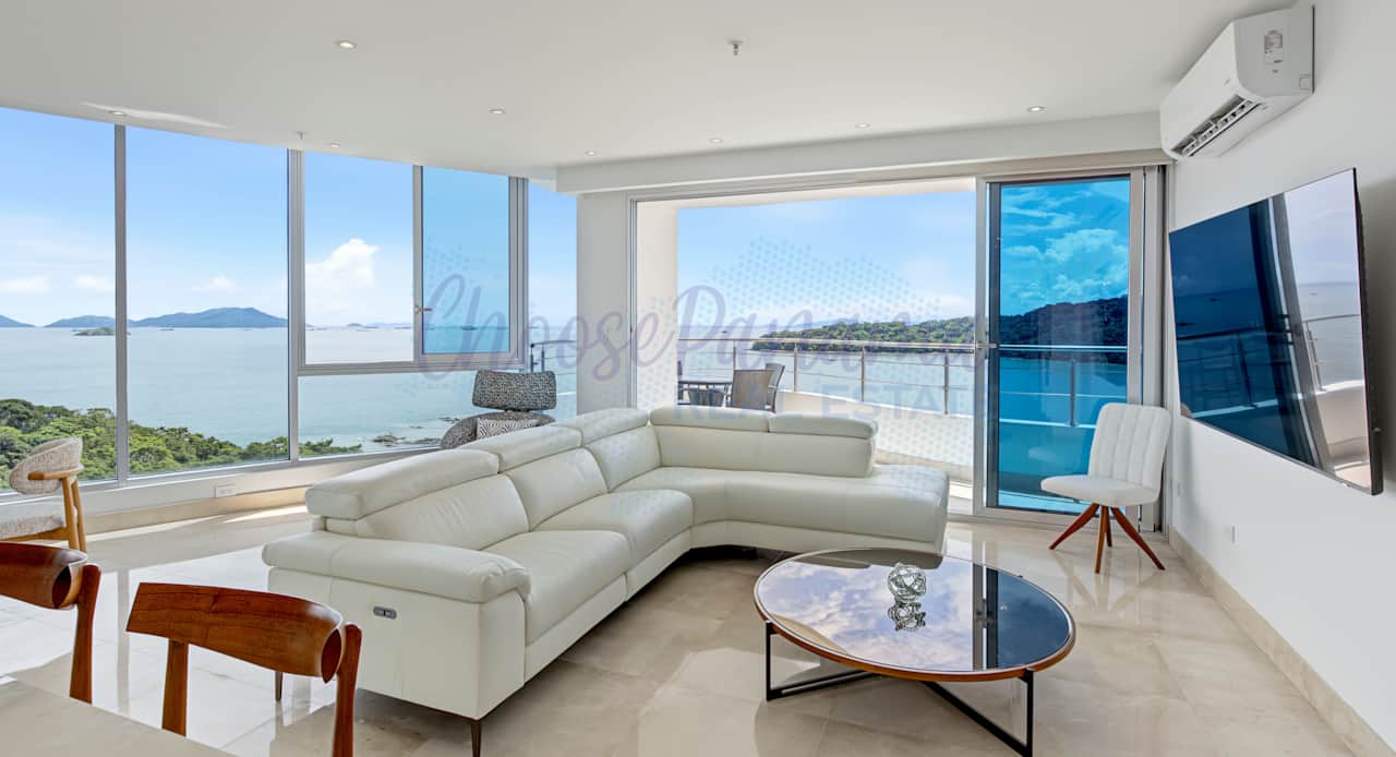CB12F-Living Area Open