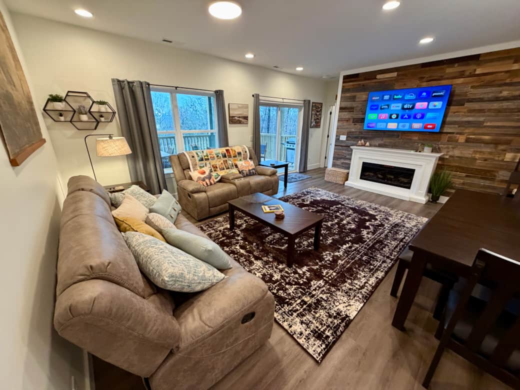 Living Room with HDTV and Fireplace 2