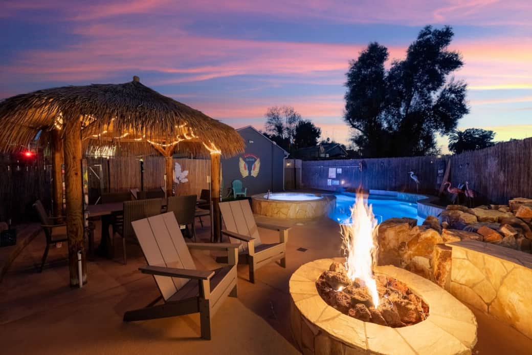 Roast marshmallows by the fire, soak in the spa, and listen to the soothing sounds of nature as the sun sets — your perfect evening escape at The Birdhouse SD.