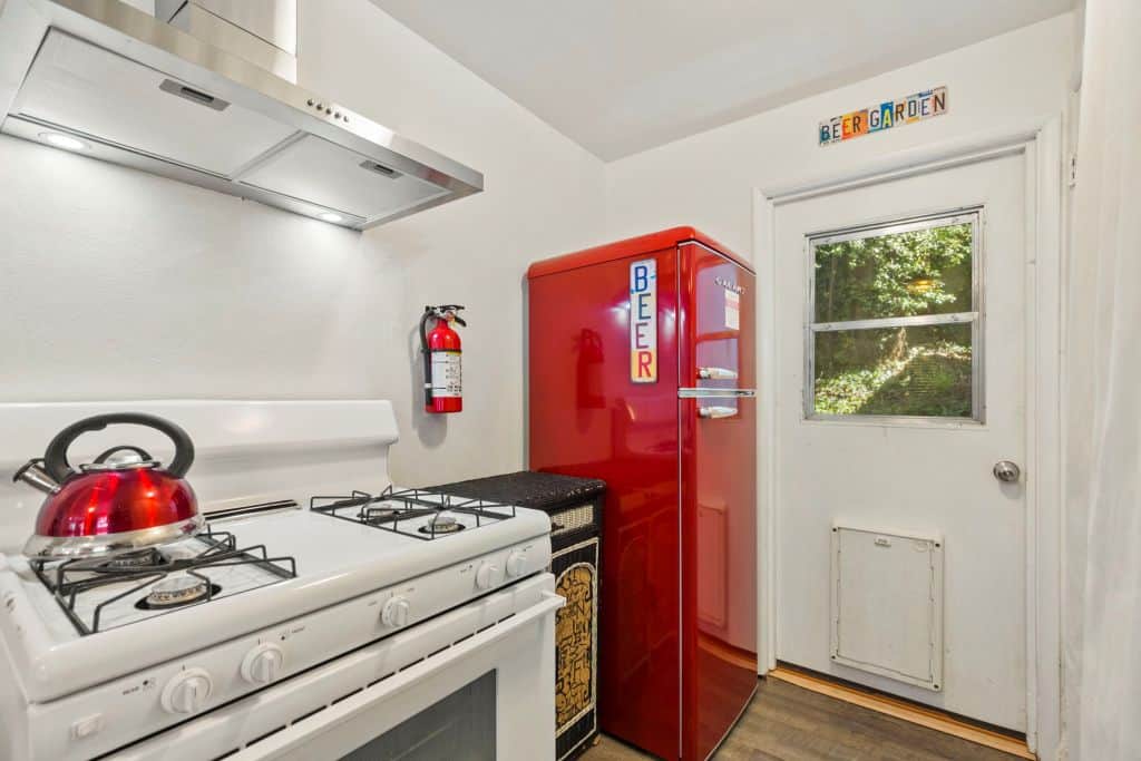 9 web or mls 105 w leroux st