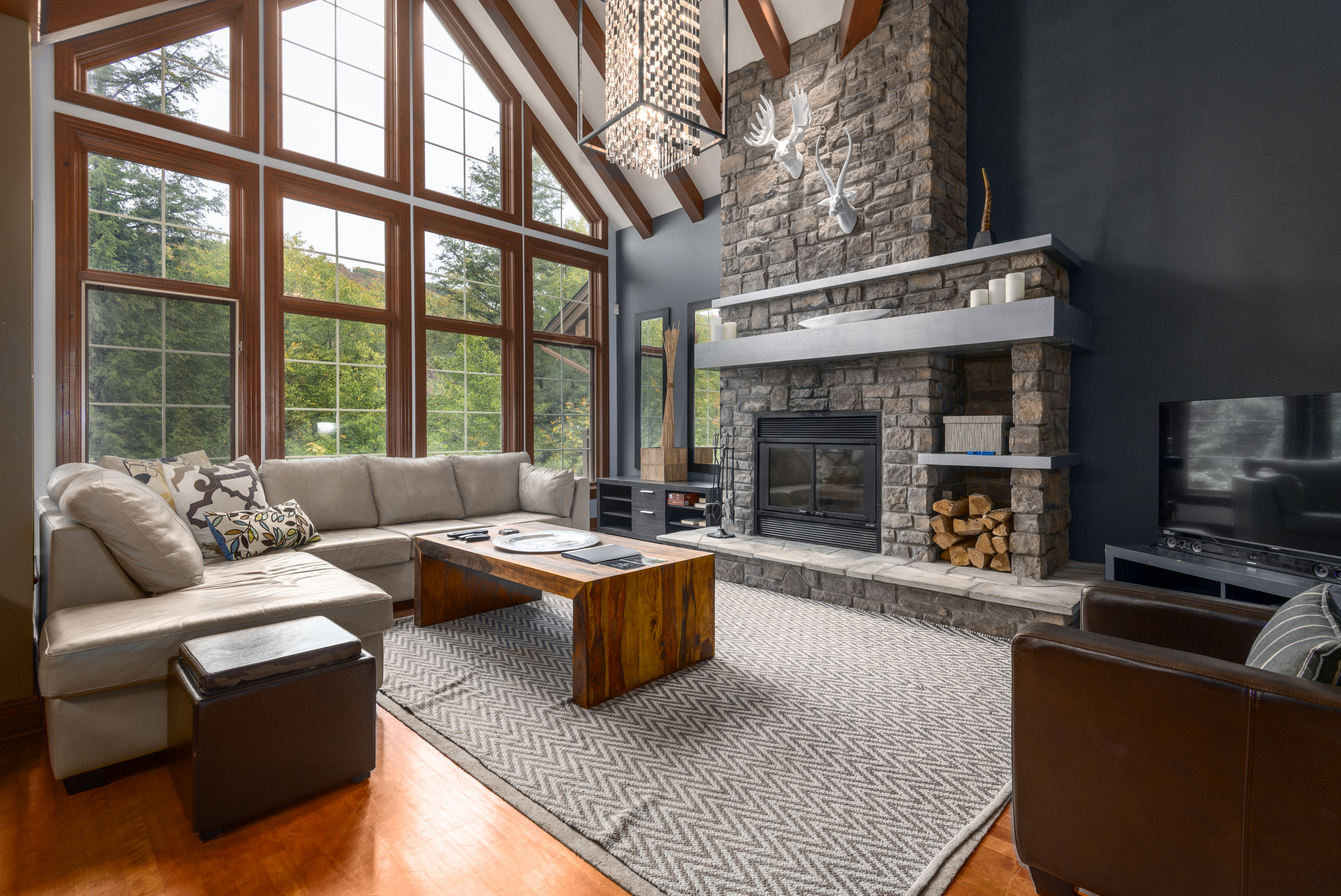 High-end ski cottage Mont-Tremblant near slopes and outdoor activities