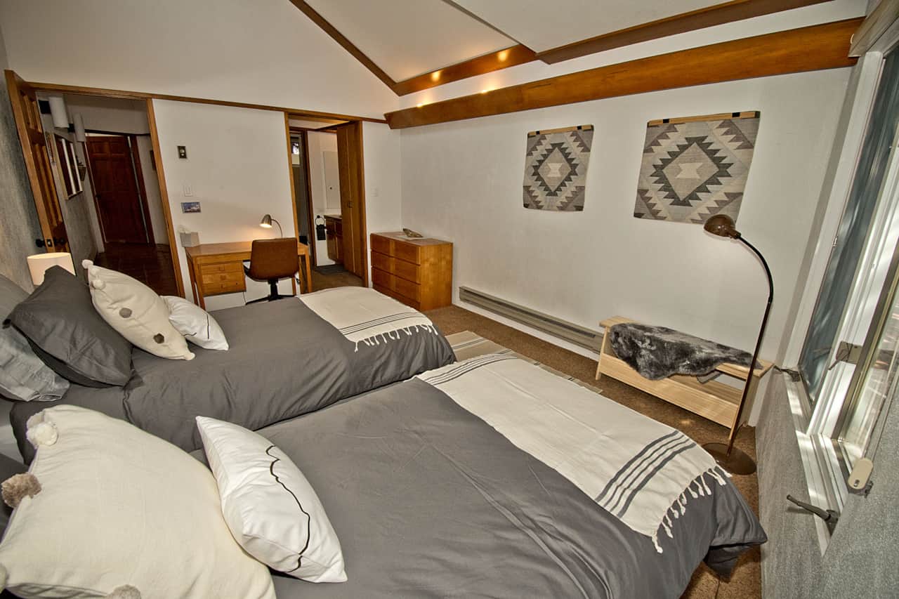 Double Twin Bedroom with attached Full Bathroom