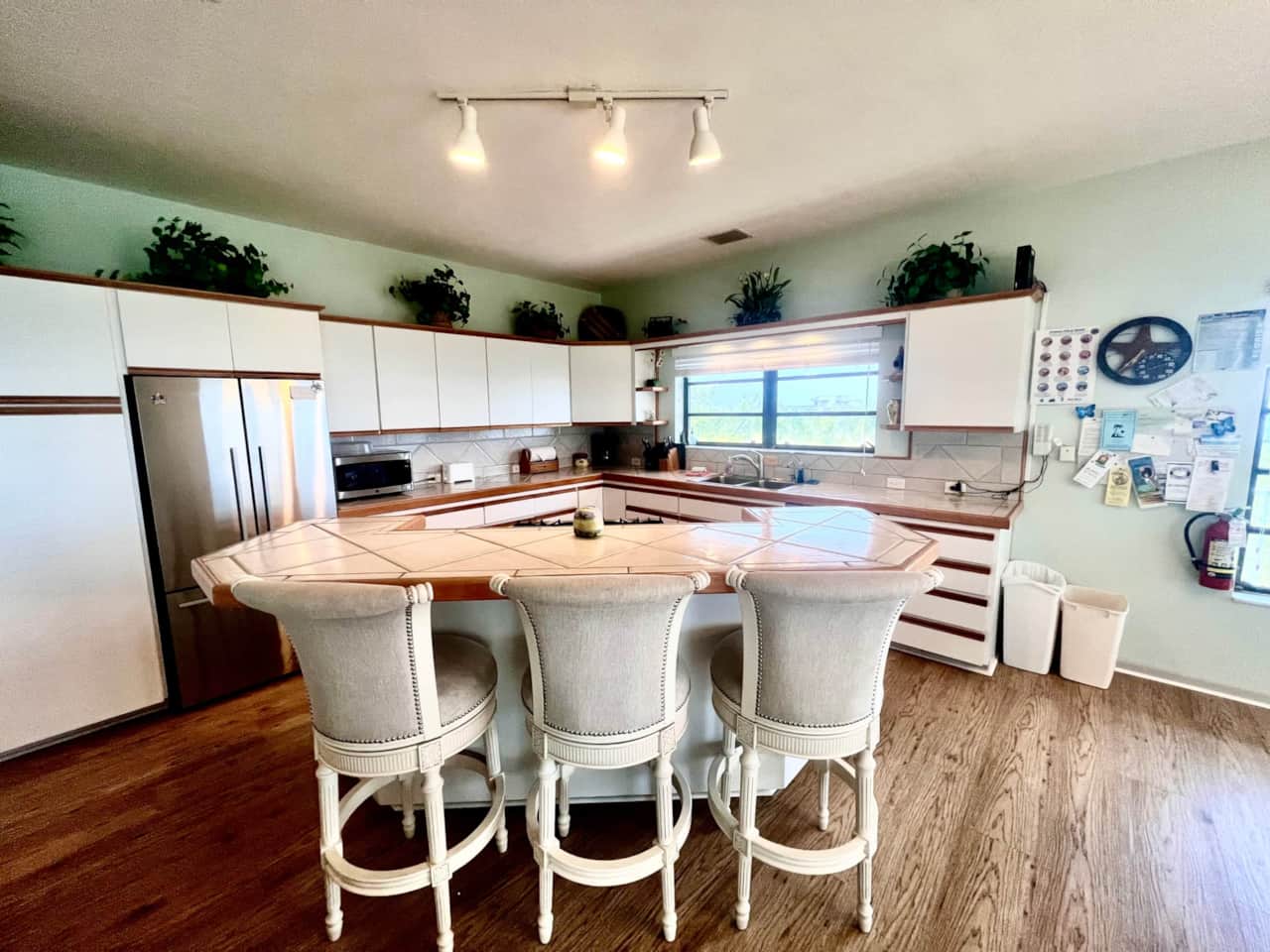 Kitchen With Breakfast Bar 