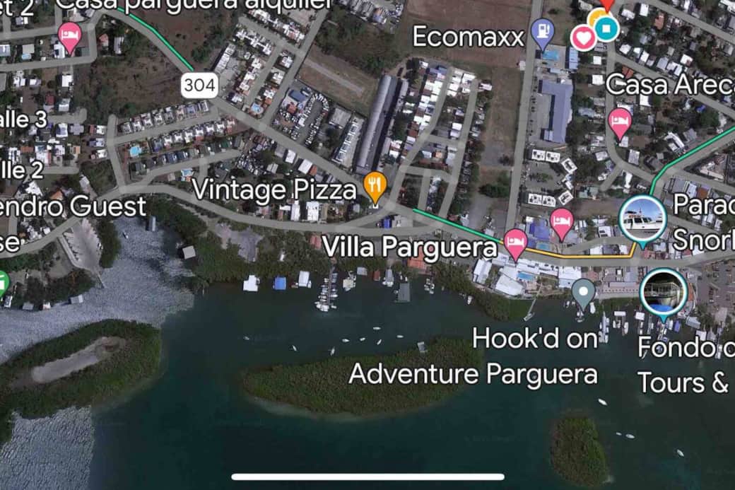 Walking distant to the Public Boat Ramp,  Rental Water Sports,  basketball/Paddle Ball Court and MIni-Market.