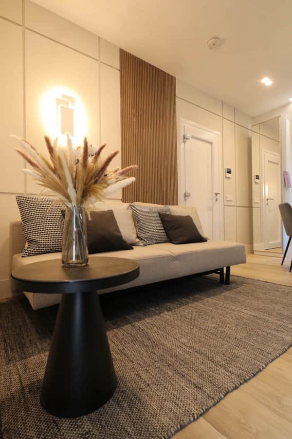 Old Town Suite with high ceilings