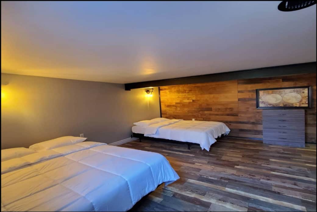 Bright guest bedroom at BizLodge Bright guest bedroom at BizLodge