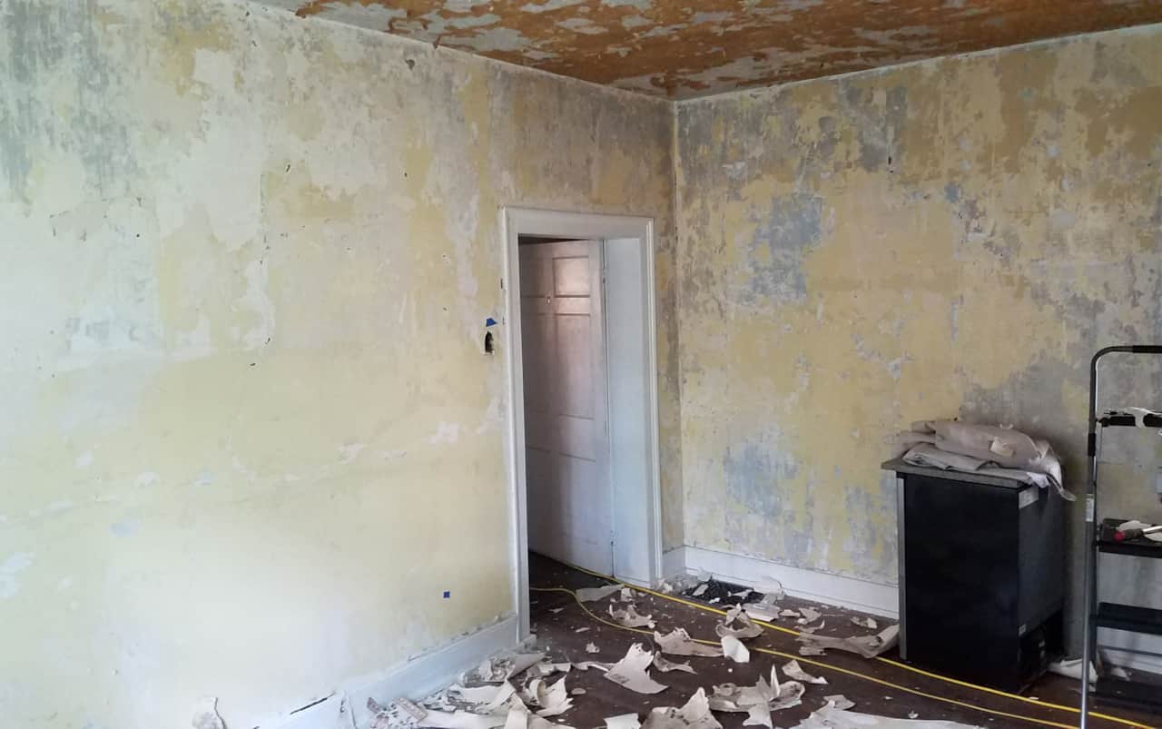 Wallpaper removal in the future breakfast room