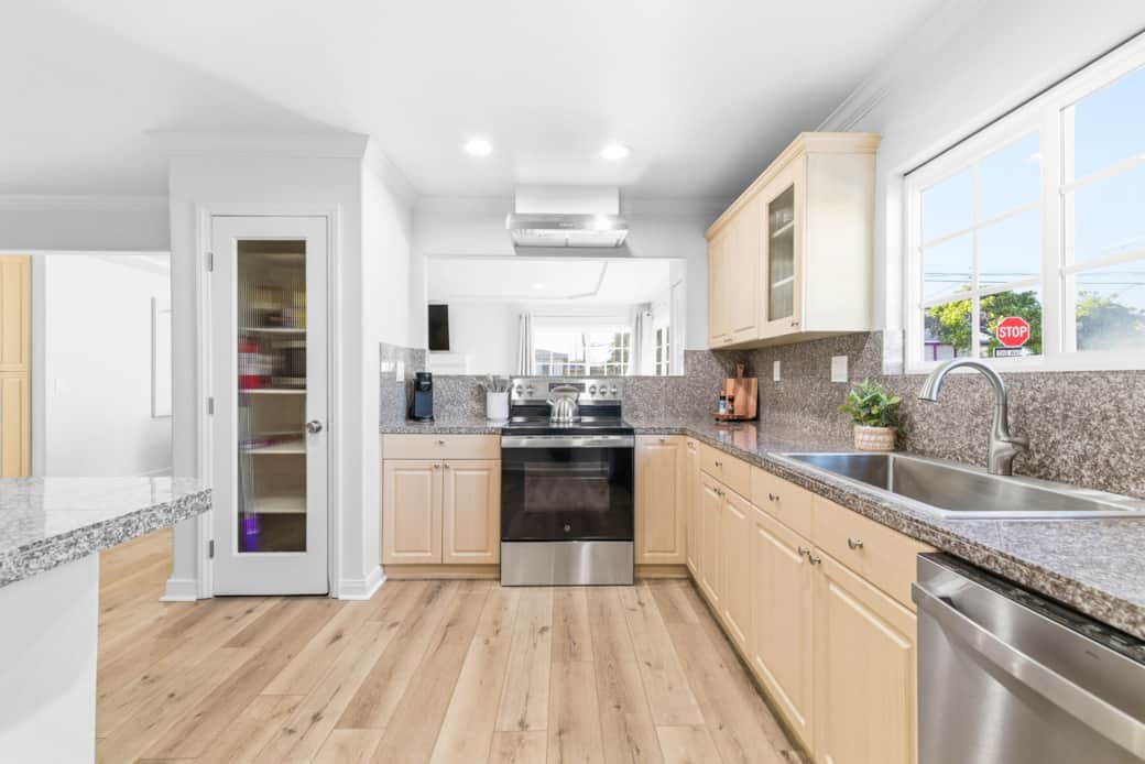 Fully Equipped & Modern Kitchen