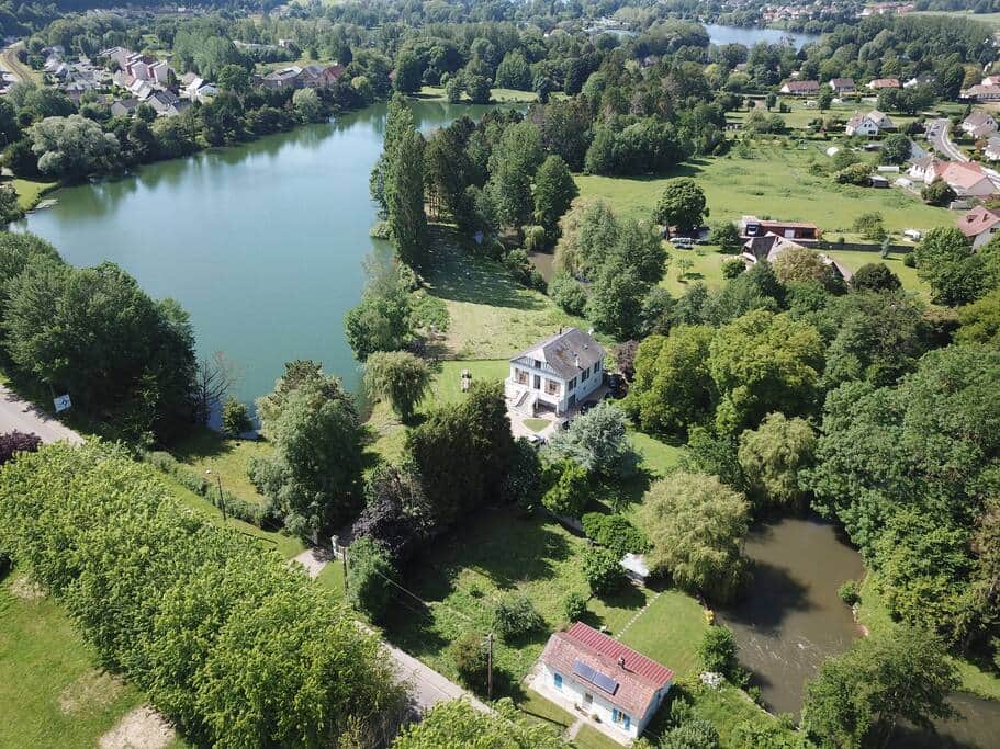 Le Chalet du Pêcheur, le lac, la Bresle Le Chalet du Pêcheur, le lac, la Bresle