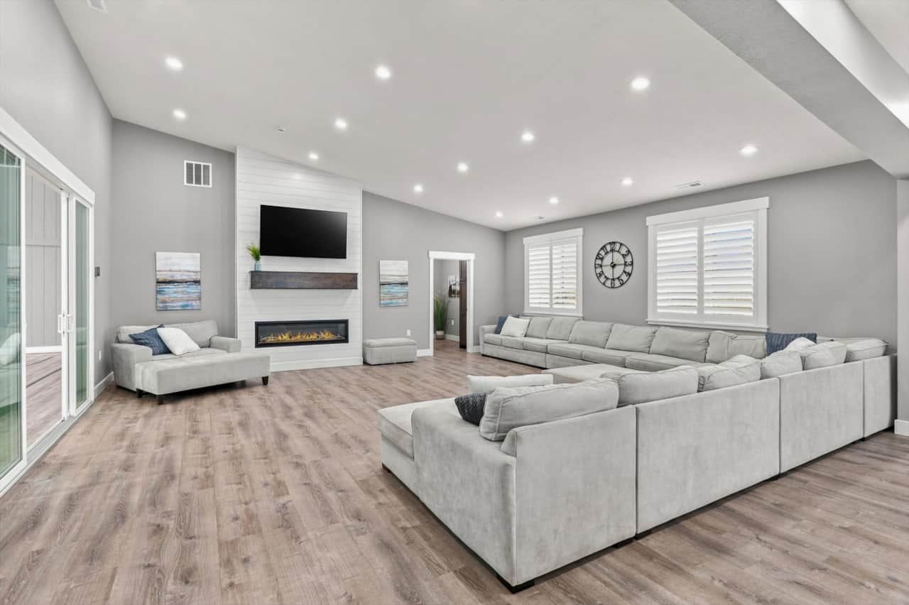 Large Living Room 