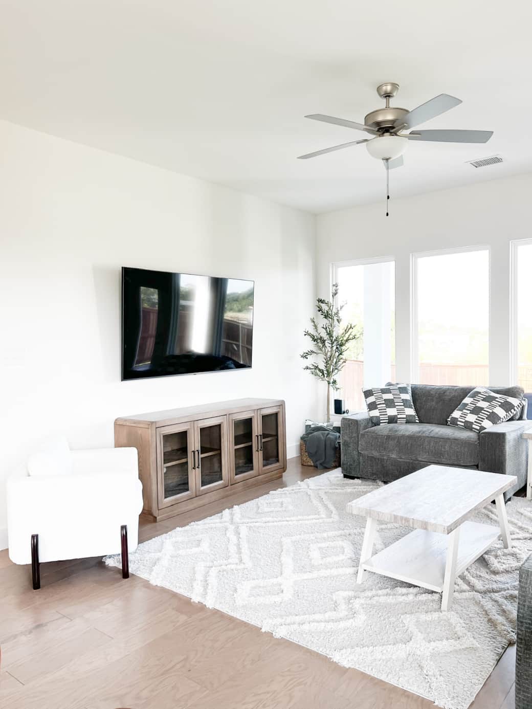 Furnished with large TVs Furnished with large TVs