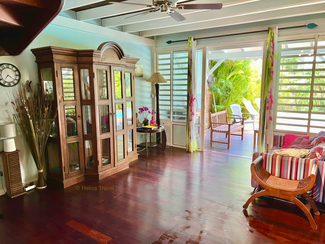 Le salon donnant sur la terrasse