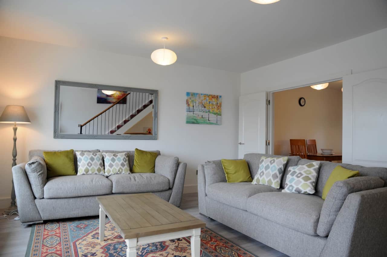 Lounge House Dingle Marina View