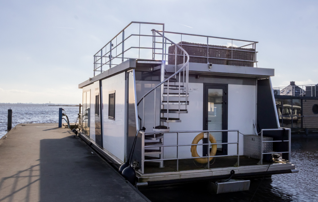 Rear exterior Rear exterior