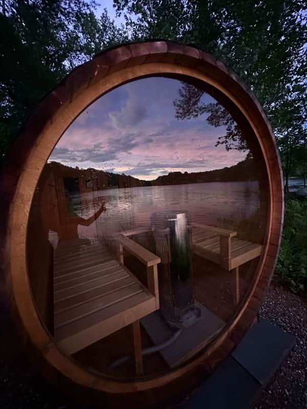 The sauna provides you with beautiful views of the lake and nature