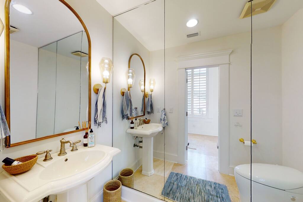 Powder room - third floor