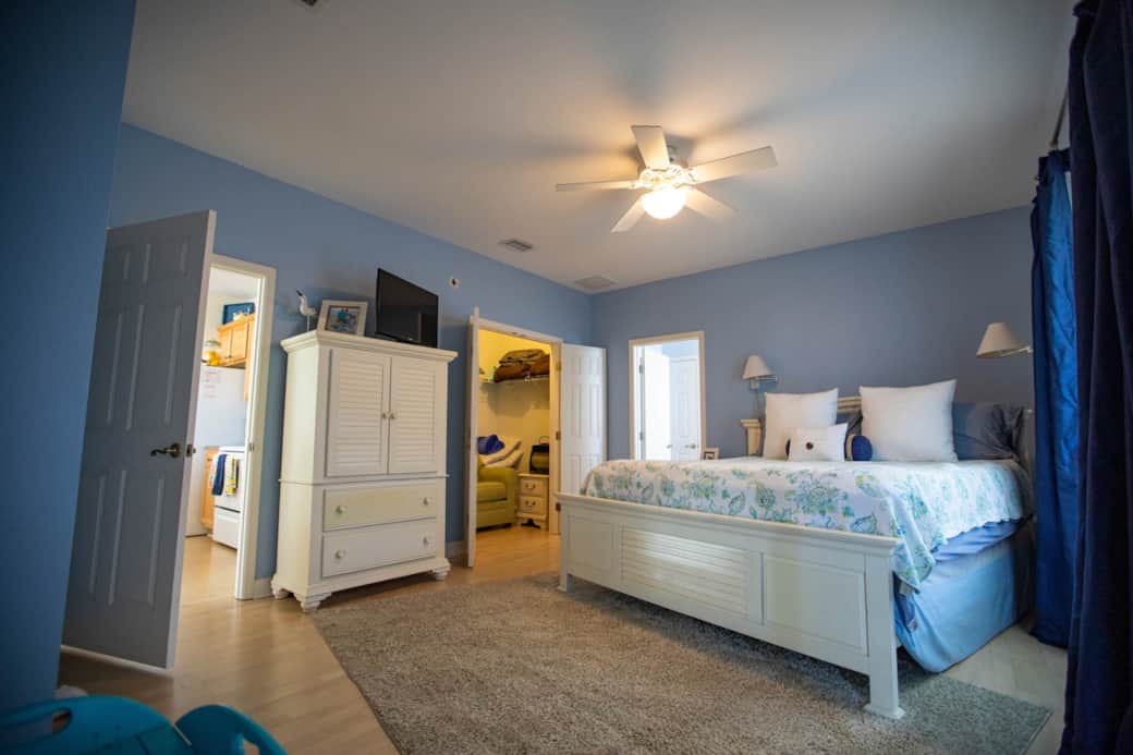 Master bedroom with twin pull out in closet