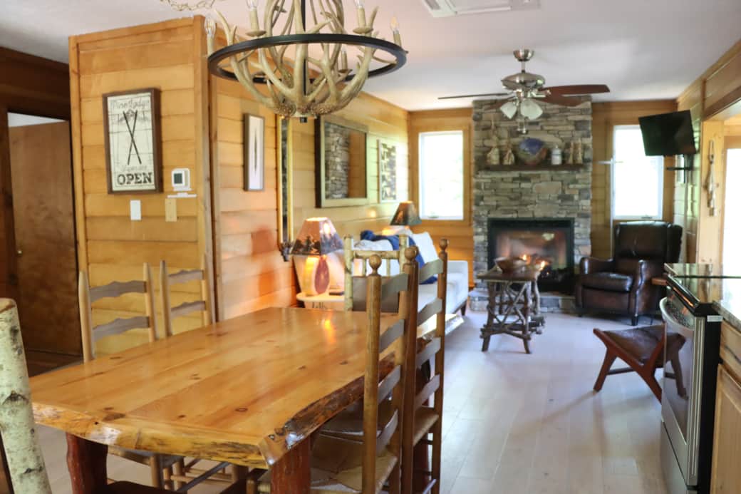 OPen floor plan, hall leads to 2 bedrooms, bathroom and door to spa