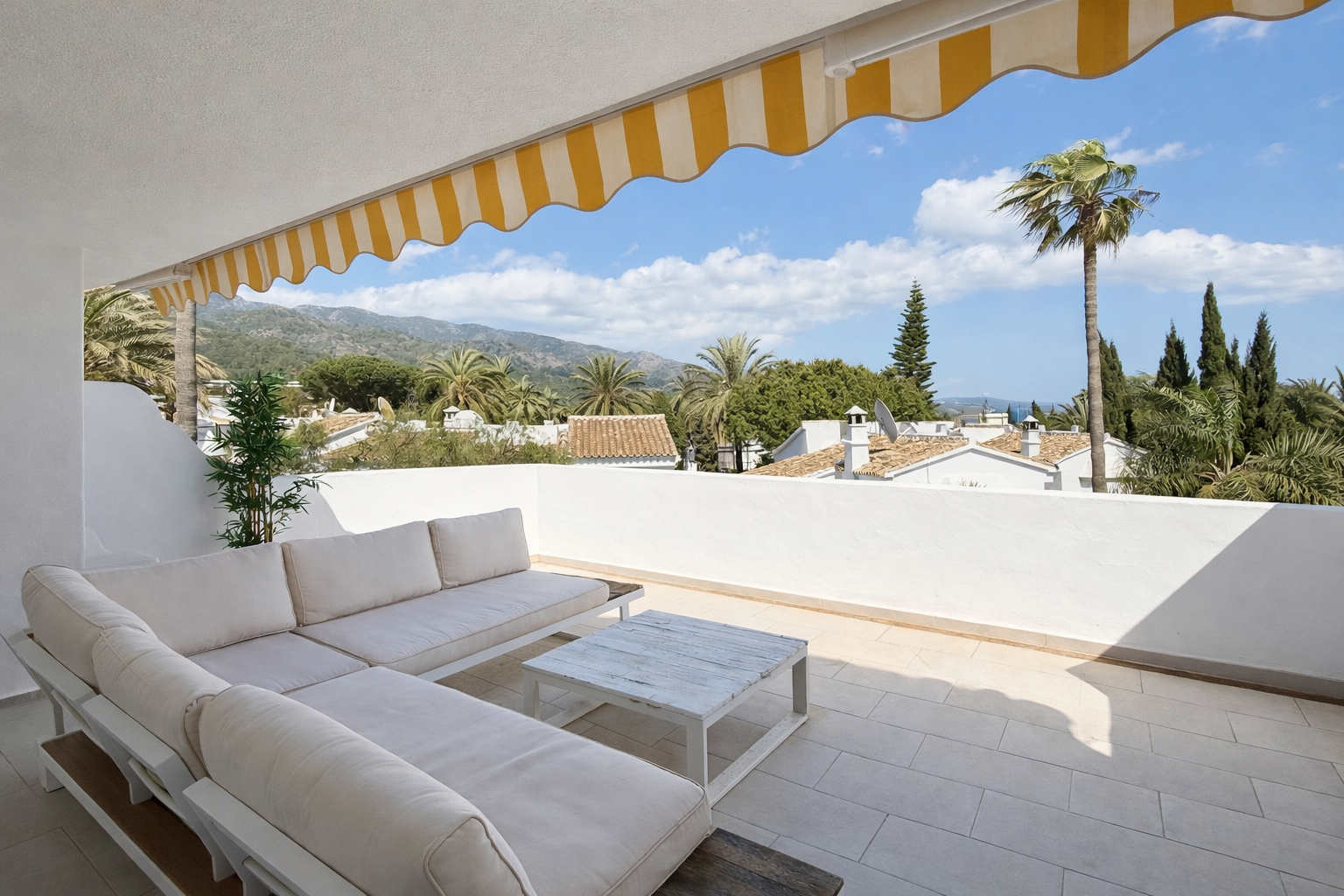 RDR549 - Charming 4 BR in Exclusive CamojÃ¡n Blanco