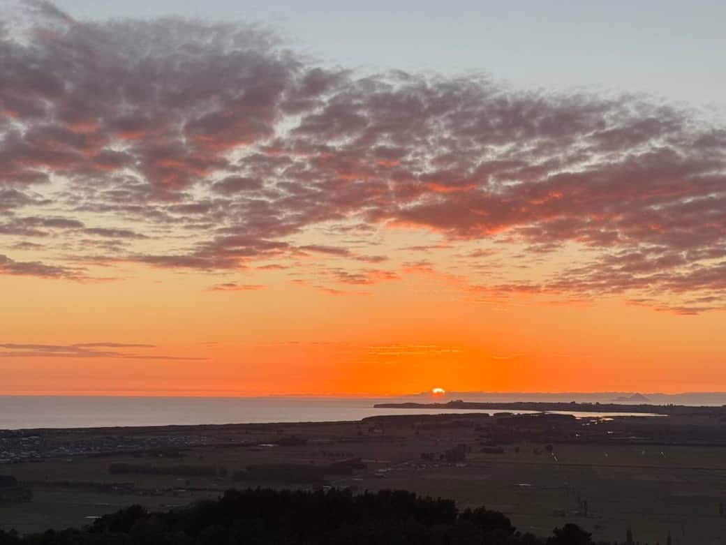 Sunrise from the papamoa hills walk, a truly beautiful walk right beside the pods..! 