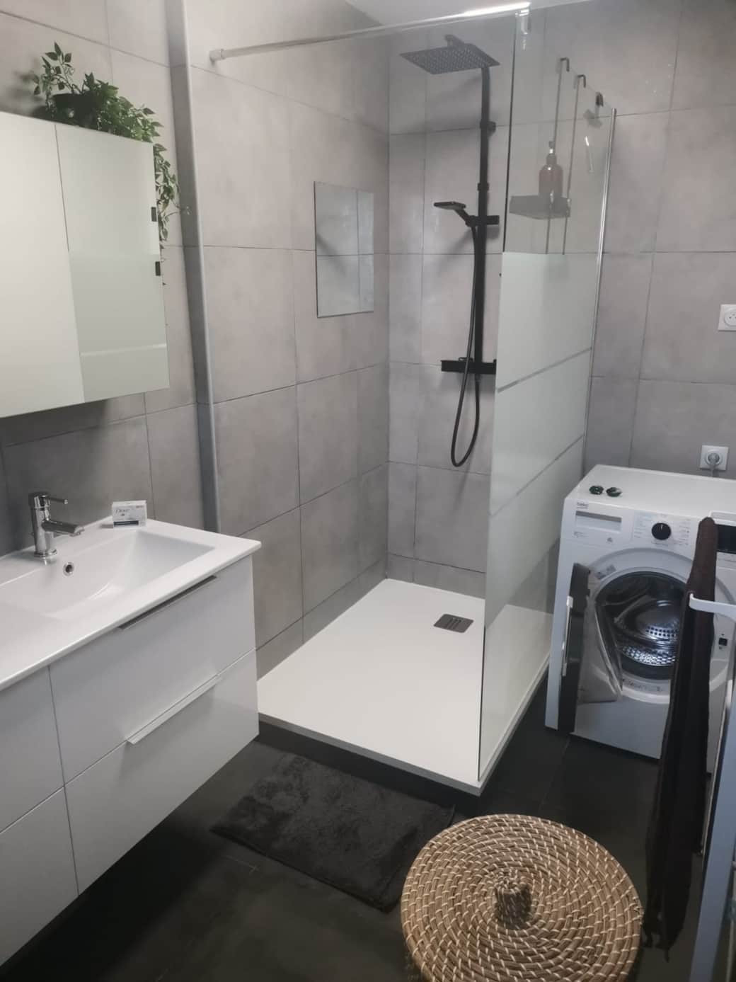 Buanderie avec lave-linge et sèche-linge