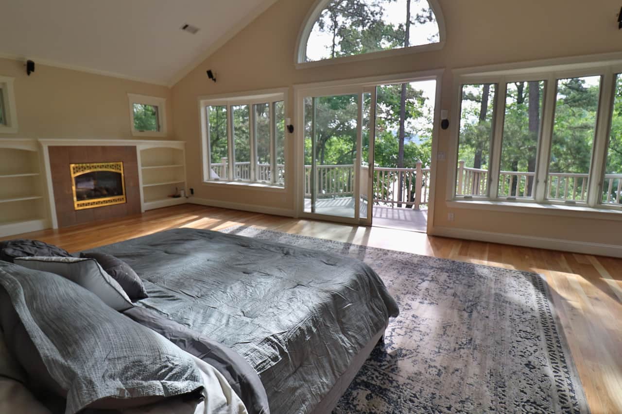 Lakefront Gem - Hartwell GA - Master Bedroom with private balcony