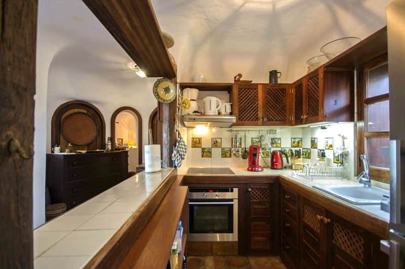 Rocadelmar1 kitchen with induction cooktop and counter