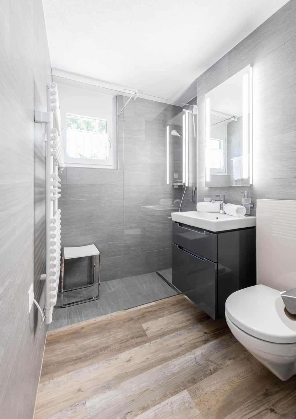 Badezimmer mit Dusche Badezimmer mit Dusche