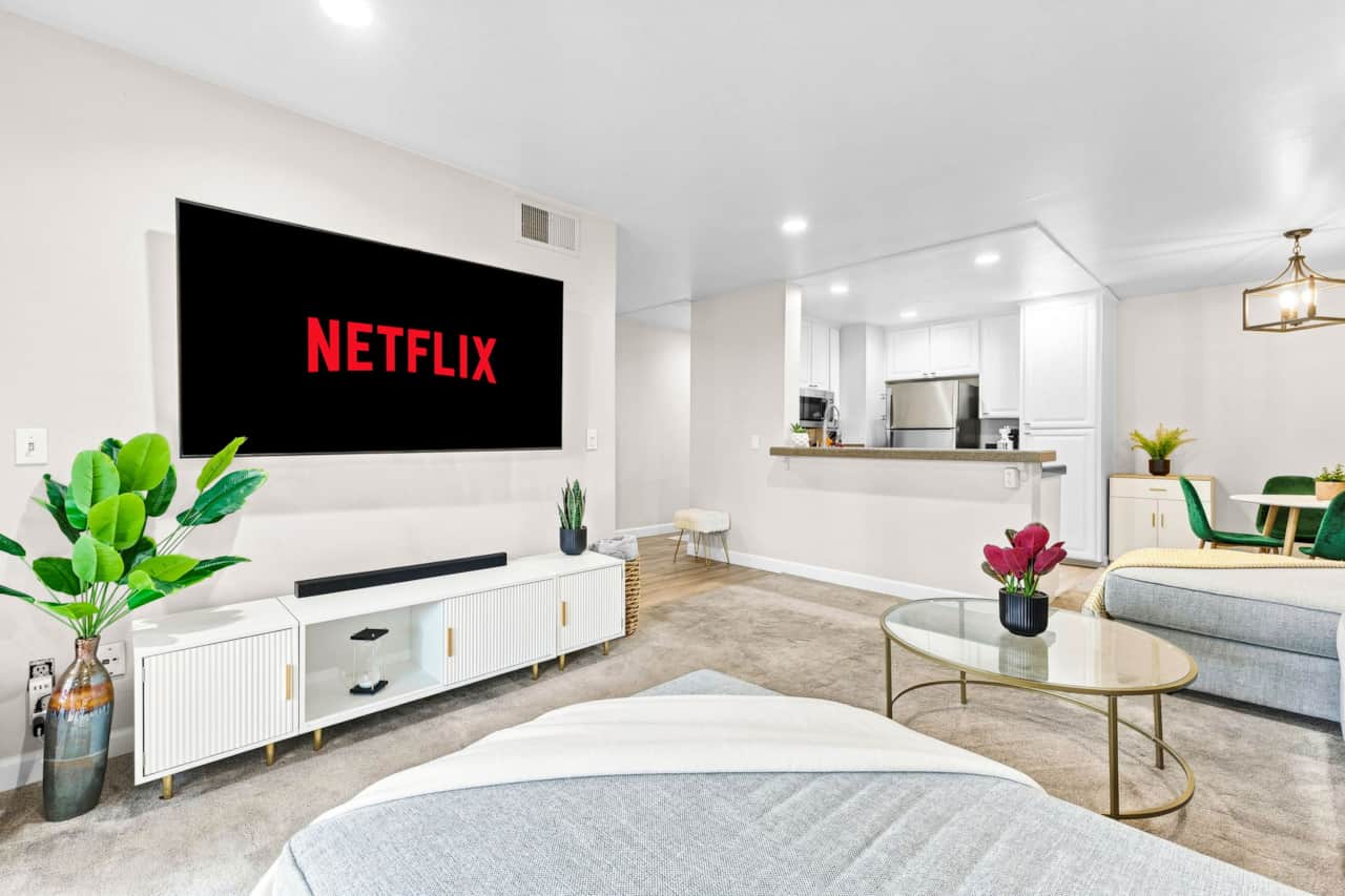 Spacious Living Room w/ Sectional Couch