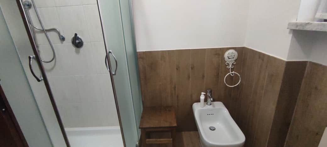 Salle de bain 1 avec douche