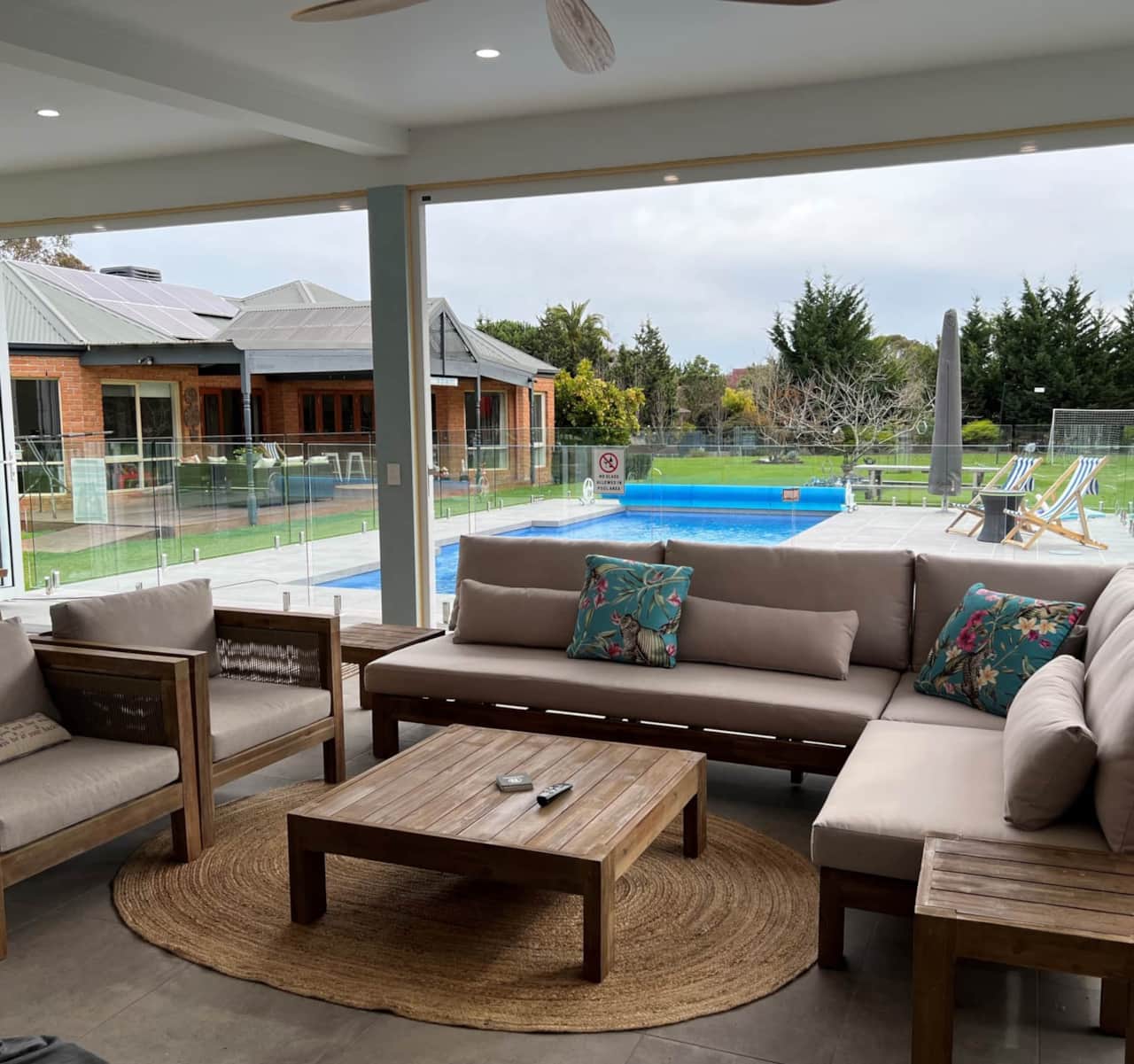 AirBnB Pool House Pics6