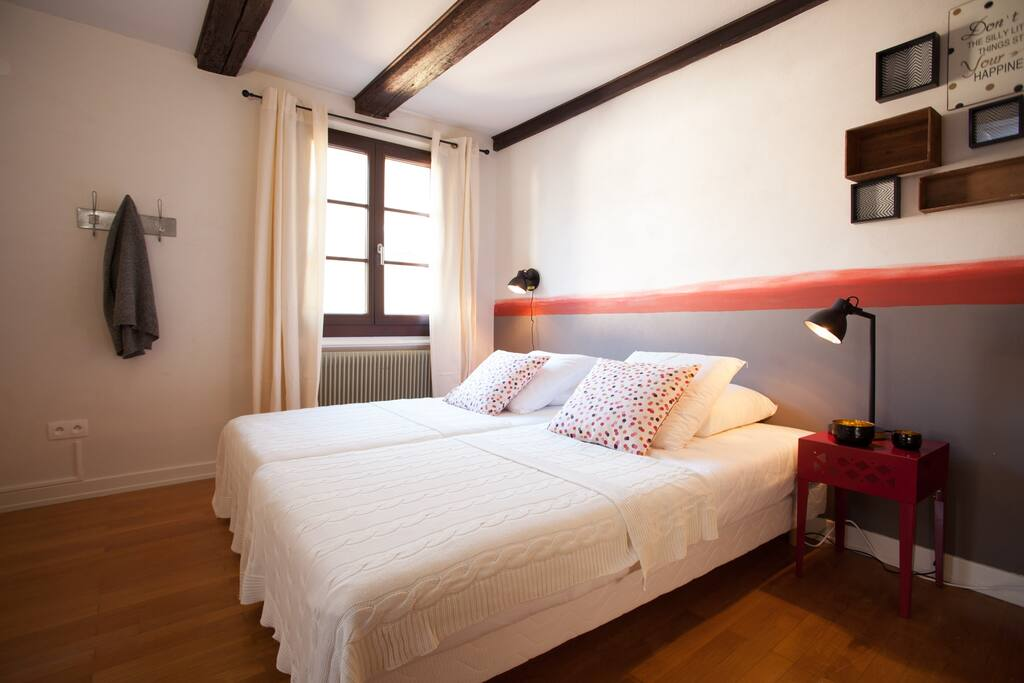 Chambre 2 avec deux lits simples