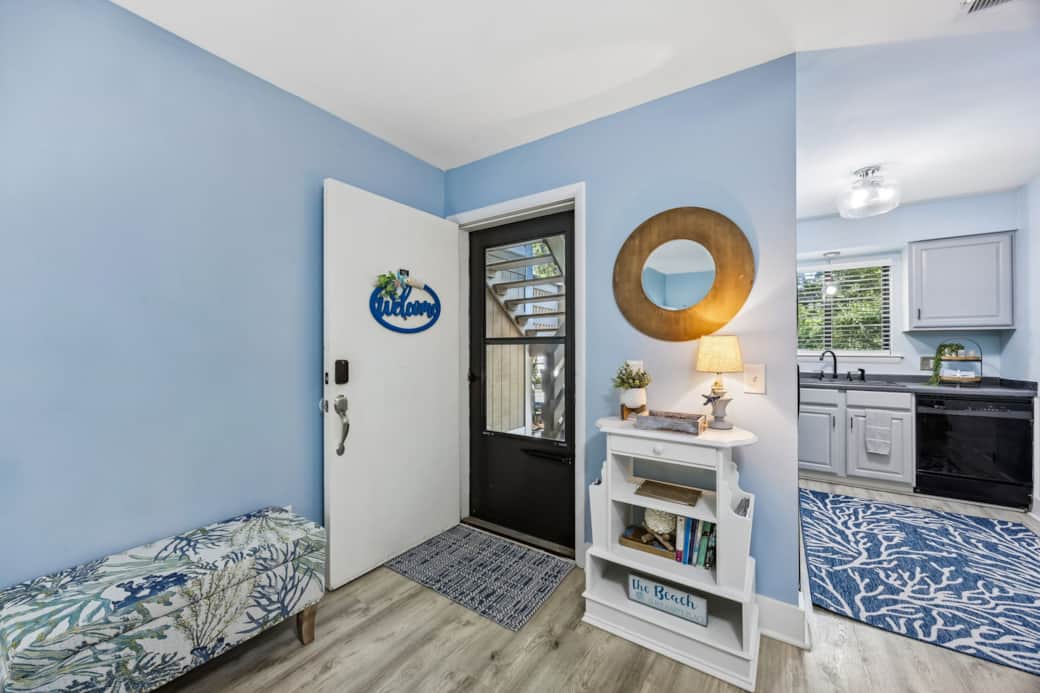 9C Amelia Landings - Main Entryway