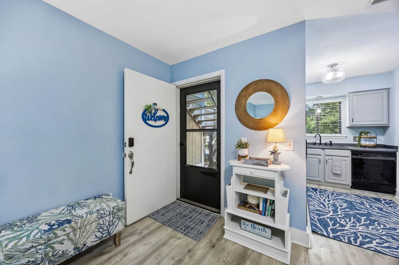 9C Amelia Landings - Main Entryway
