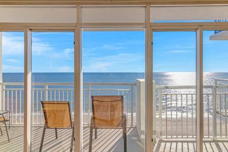 Breathtaking Ocean Views and Gorgeous Horizon!