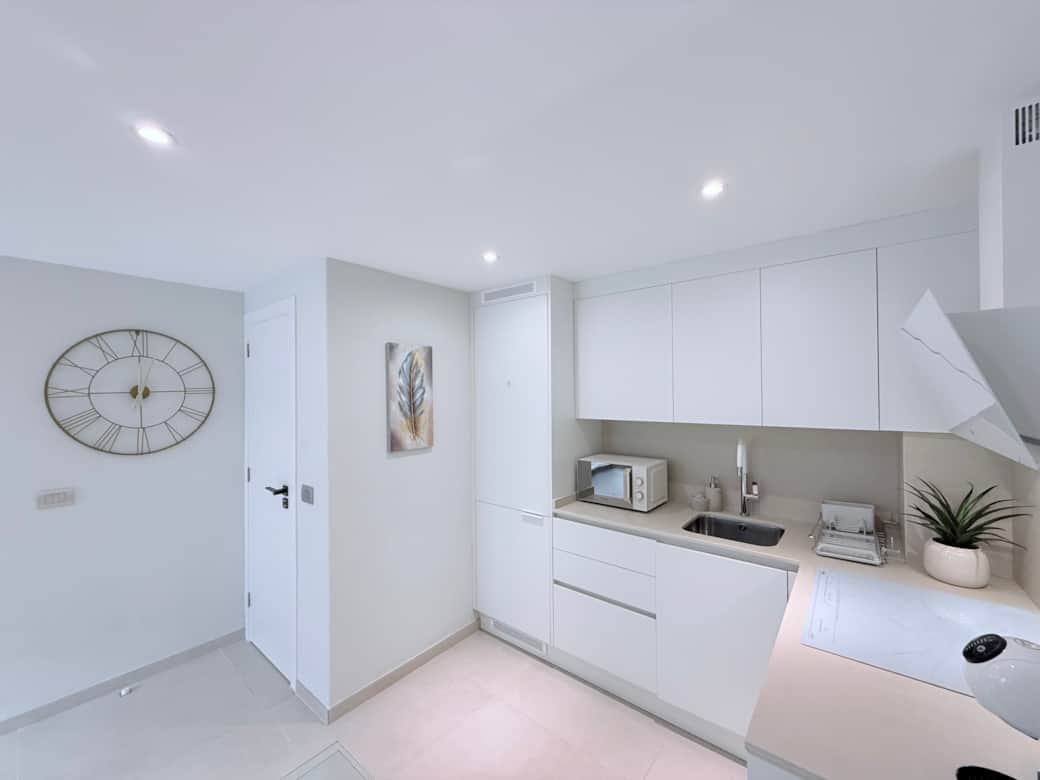 KITCHEN (3) KITCHEN (3)