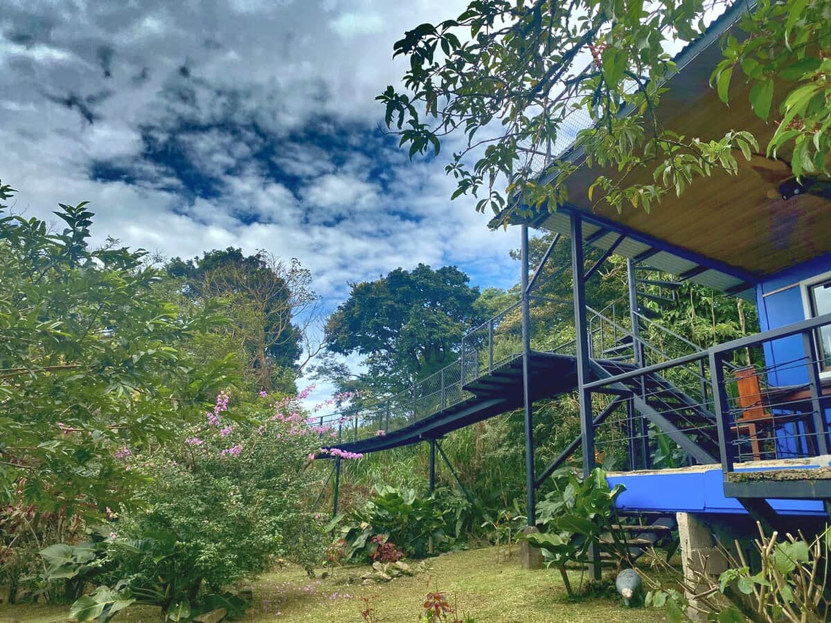 🌄 Enjoy scenic views all around the property.