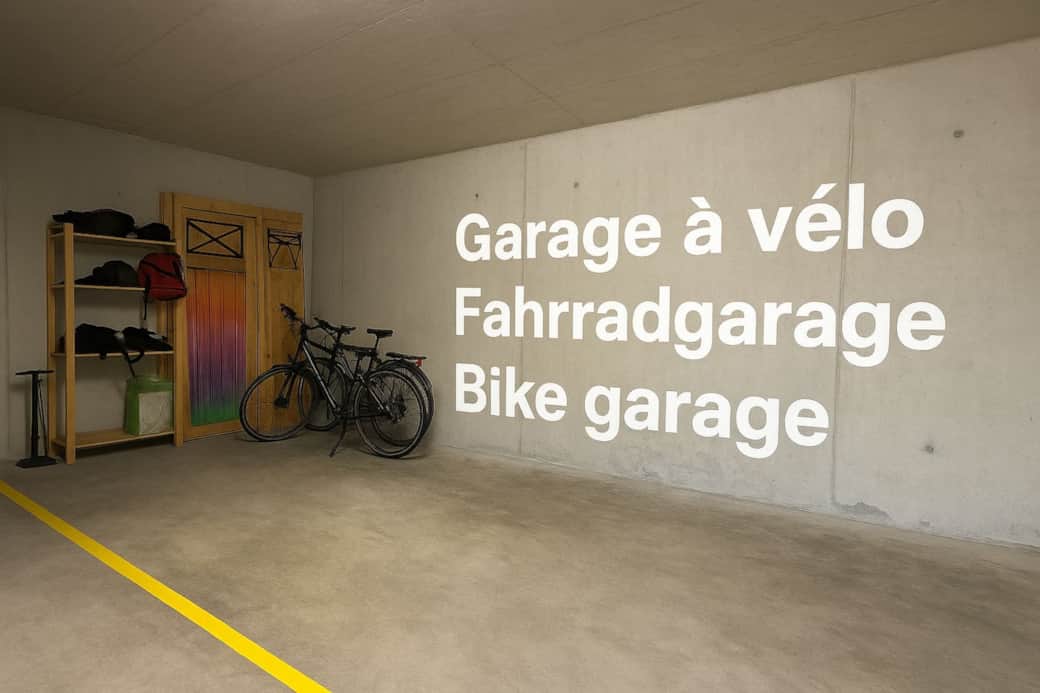 Un garage fermé est à la disposition de nos hôtes voyageant à vélo ou à moto.