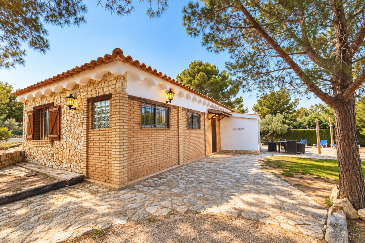 Exterior - Los Pinos