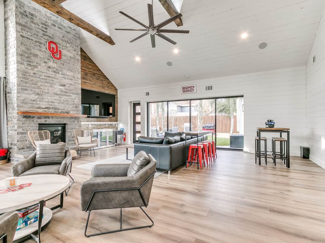 99-web-or-mls-501 E Brooks St-100 99-web-or-mls-501 E Brooks St-100
