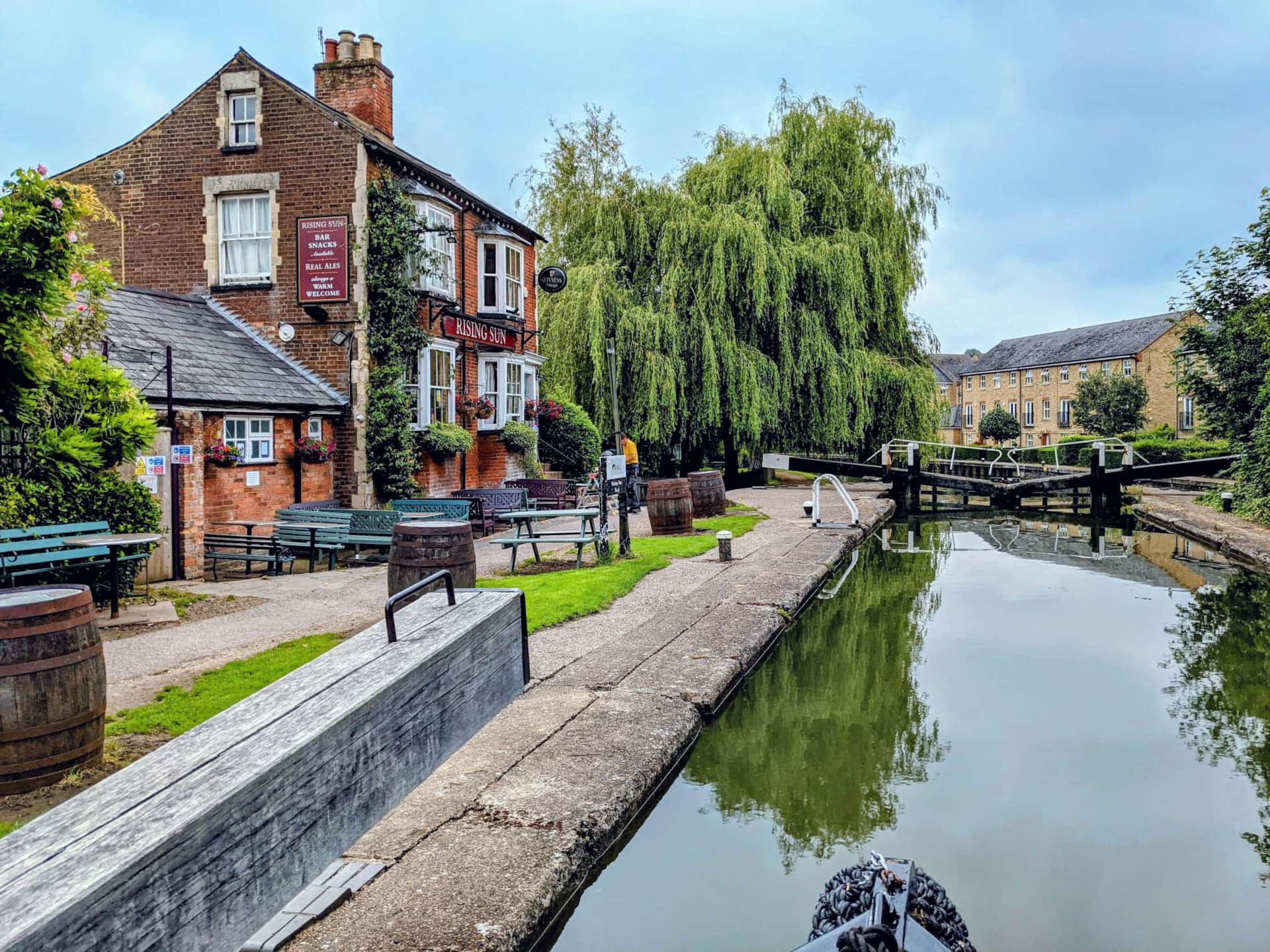 A charming traditional canalside pub along the Grand Union Canal, an ideal evening mooring spot during a luxury narrowboat holiday.